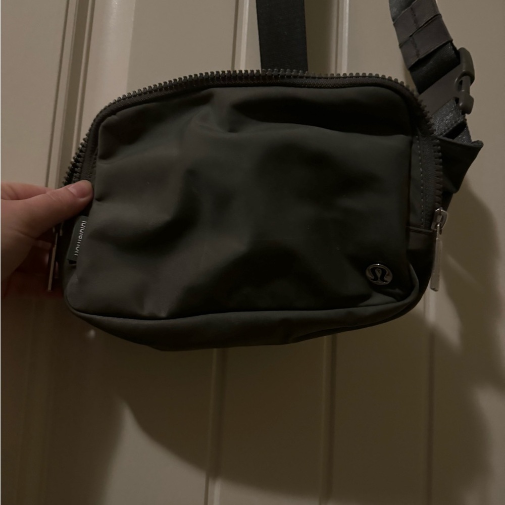COPY - EUC Lululemon Grey Sage 2L Belt Bag